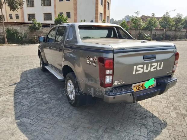 Isuzu D-MAX 2022 Brown