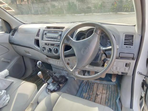 Toyota Hilux 2010 Off white