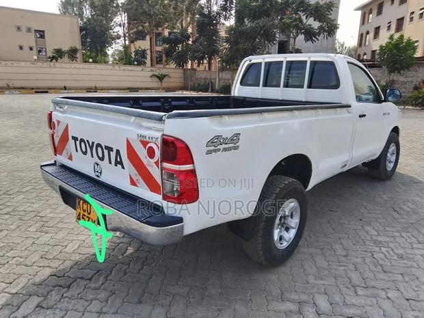 Toyota Hilux 2010 Off white