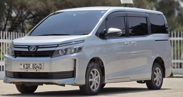 Toyota Voxy 2018 Silver