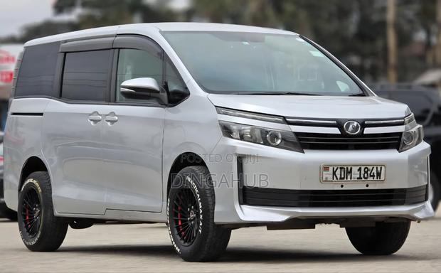 Toyota Voxy 2016 Silver