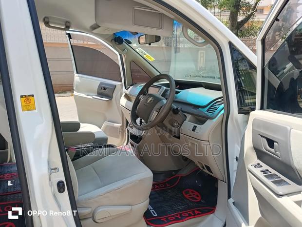 Toyota Noah 2011 White