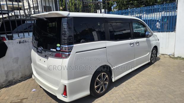 Toyota Voxy X 2WD 7-Seater 2019 White