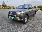 Toyota Hilux 2022 Gold for sale