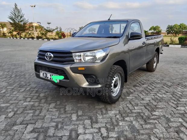 Toyota Hilux 2022 Gold
