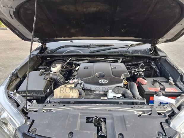 Toyota Hilux 2022 Gold