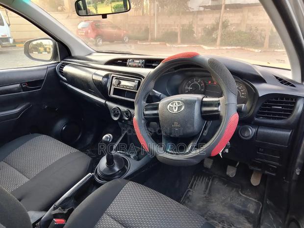 Toyota Hilux 2022 Gold