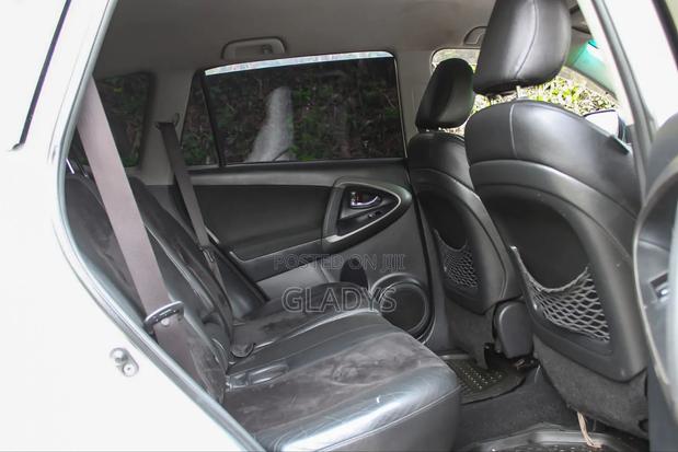 Toyota Vanguard 2013 White