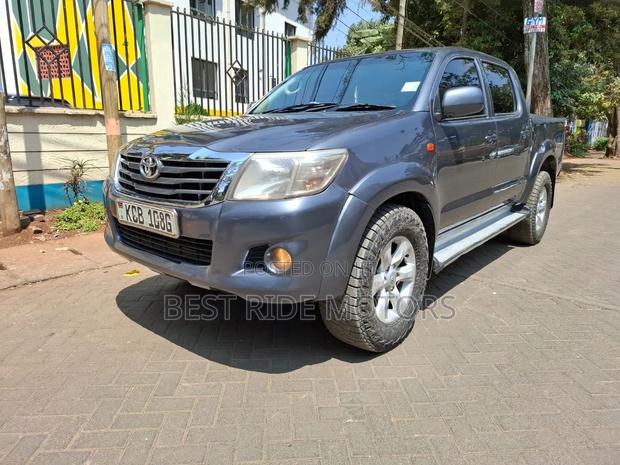 Toyota Hilux 2014 Gray