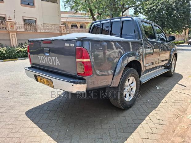 Toyota Hilux 2014 Gray