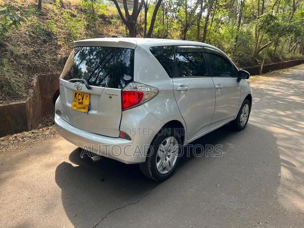 Toyota Ractis 2012 Silver