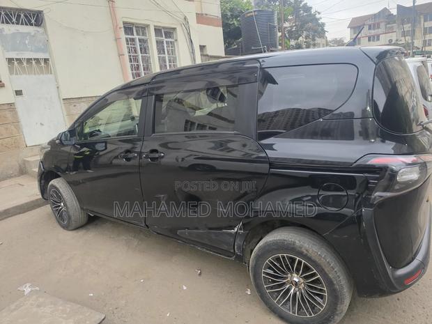 Toyota Sienta 2017 Black