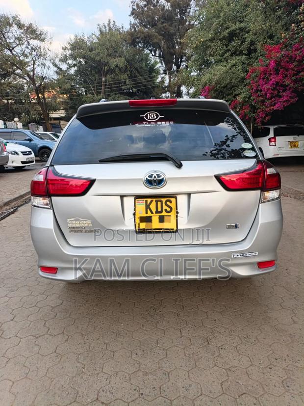 Toyota Corolla Fielder 2017 Silver