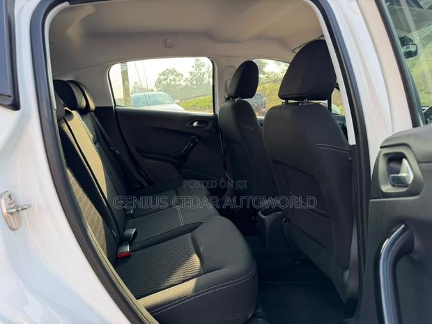 Peugeot 208 2018 White