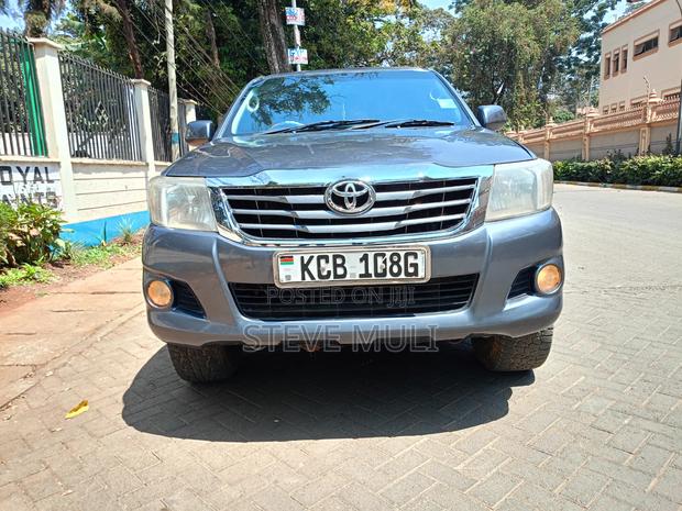 Toyota Hilux 2014 Gray