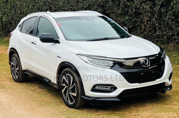 Honda Vezel 1.5 2WD 172 hp 2019 Off white