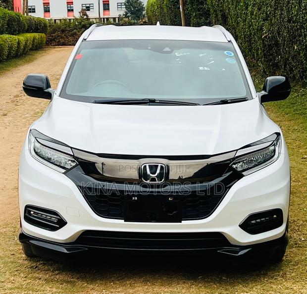 Honda Vezel 1.5 2WD 172 hp 2019 Off white