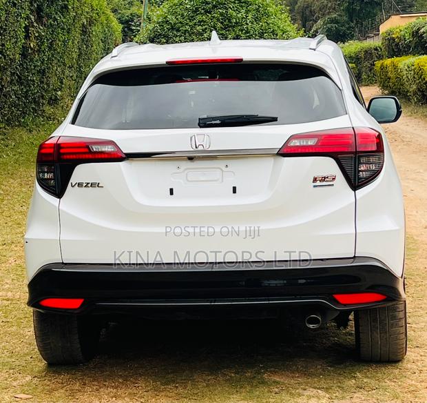 Honda Vezel 1.5 2WD 172 hp 2019 Off white