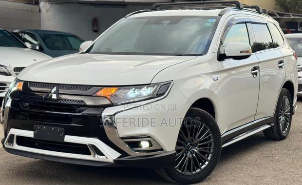 Mitsubishi Outlander 2019 White