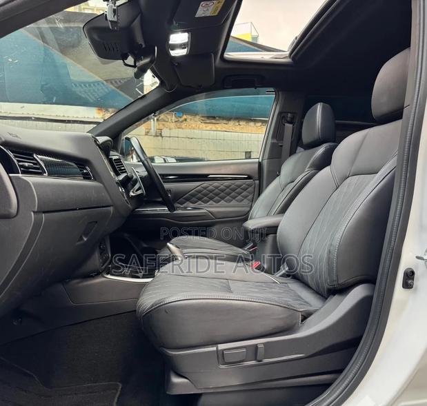 Mitsubishi Outlander 2019 White