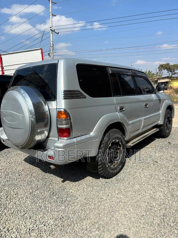 Toyota Land Cruiser Prado 2000 Silver