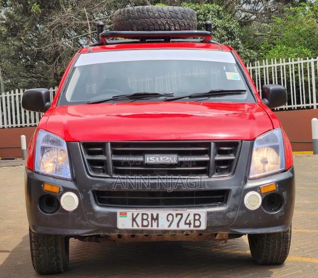 Isuzu D-MAX 2010 Red