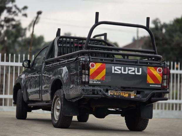 Isuzu D-MAX 2021 Gray