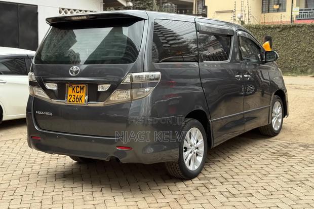 Toyota Vellfire 2010 Gray