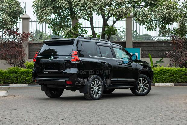 Toyota Land Cruiser Prado 2.7 2019 Black