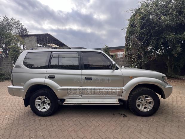 Toyota Land Cruiser Prado 2000 Silver