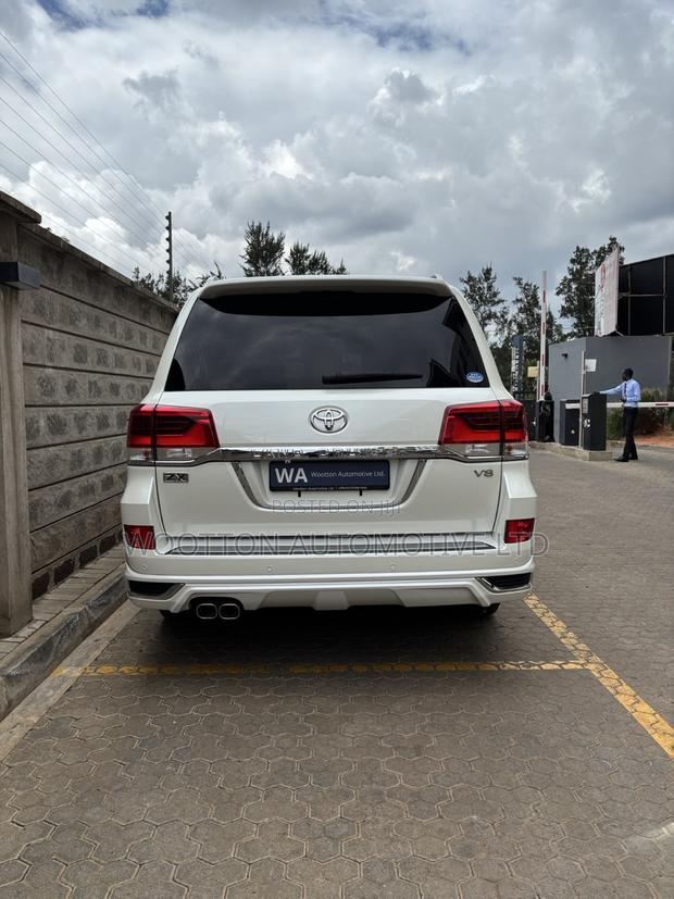 Toyota Land Cruiser 2018 Pearl