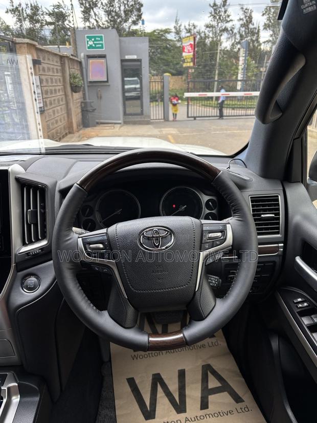 Toyota Land Cruiser 2018 Pearl