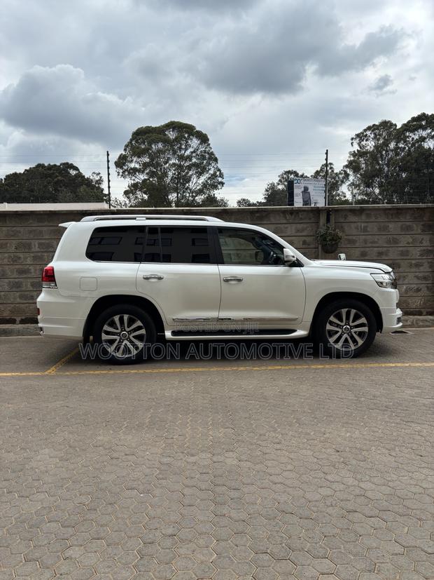 Toyota Land Cruiser 2018 Pearl