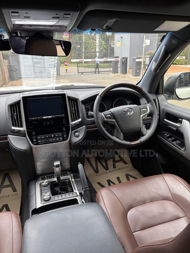 Toyota Land Cruiser 2018 Pearl