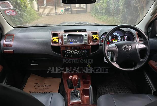 Toyota Hilux 2016 Black
