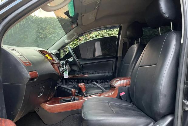 Toyota Hilux 2016 Black
