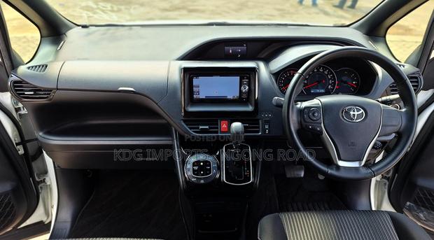 Toyota Noah 2019