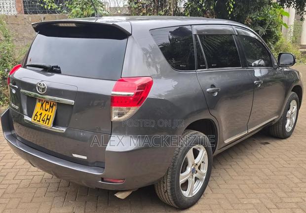 Toyota Vanguard 2010 Gray