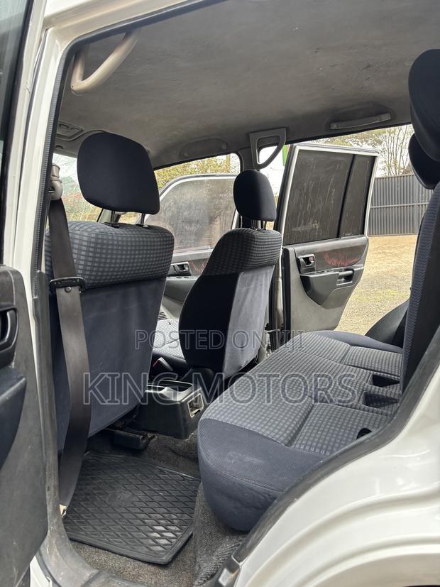 Mitsubishi Pajero 2002 White