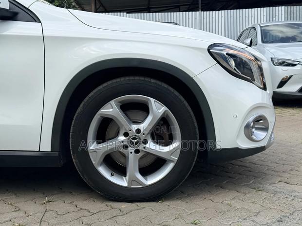 Mercedes-Benz GLA-Class 2019 White