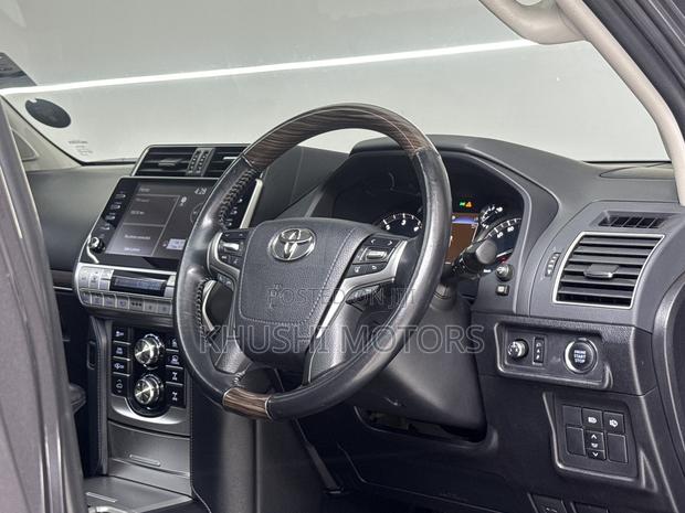 Toyota Land Cruiser Prado 2022 Gray