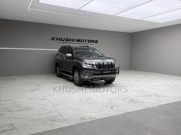 Toyota Land Cruiser Prado 2022 Gray
