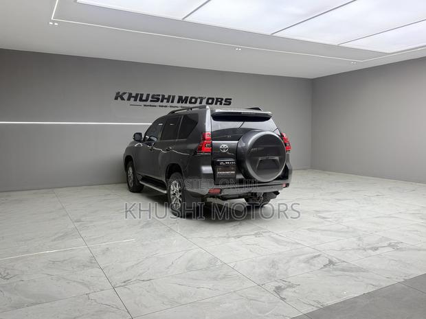 Toyota Land Cruiser Prado 2022 Gray