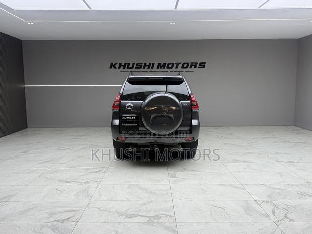 Toyota Land Cruiser Prado 2022 Gray