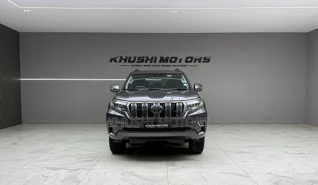Toyota Land Cruiser Prado 2022 Gray