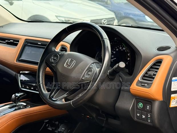 Honda Vezel 2018 Brown