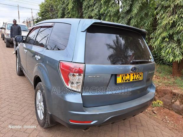 Subaru Forester 2010 Silver