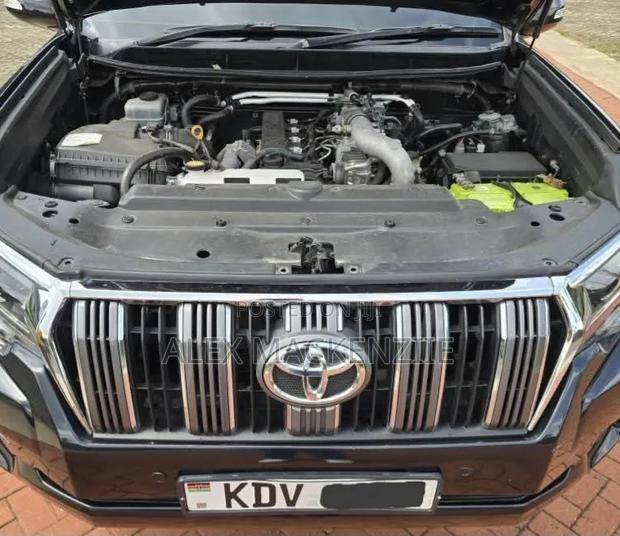 Toyota Land Cruiser Prado 2010 Black