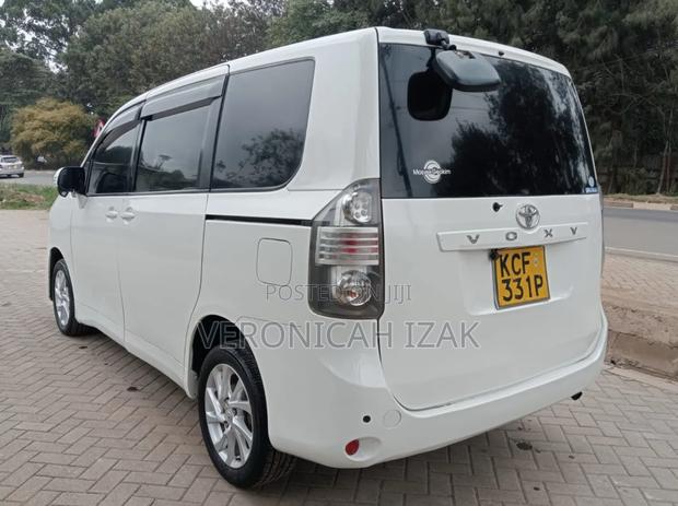 Toyota Voxy 2008 White