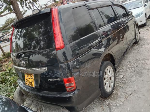 Toyota ISIS 2007 Black